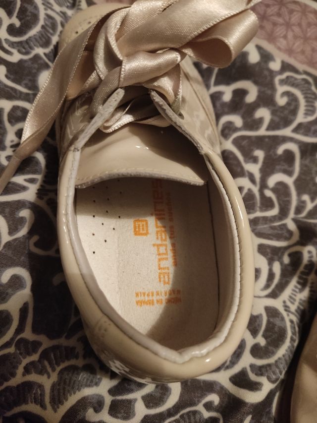 Zapato beige andarines talla 24