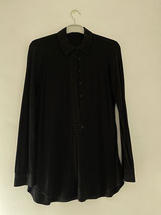 CAMISETA NEGRA DE MANGA LARGA