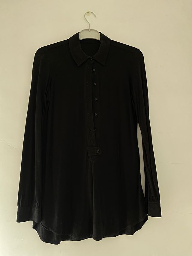 CAMISETA NEGRA DE MANGA LARGA