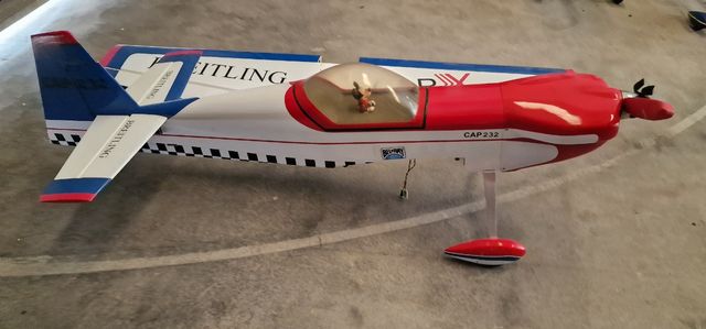 Avion rc cap 232 montado