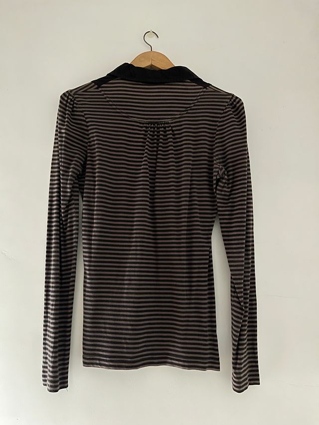 CAMISETA NEGRA Y GRIS DE MANGA LARGA