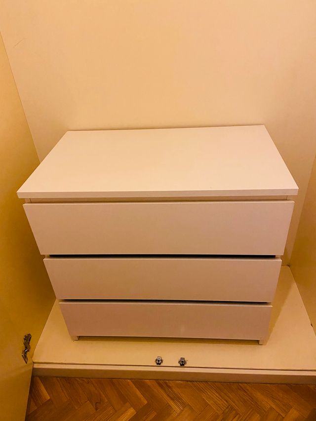 Cajonera blanca 3 cajones IKEA de segunda mano por 50 EUR en Molino de La Hoz en WALLAPOP