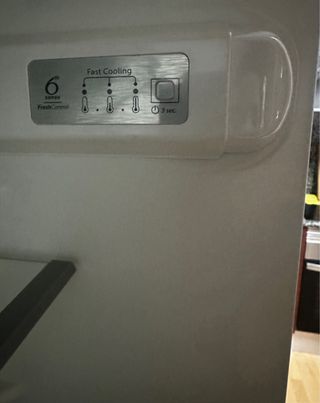 Nevera y congelador Whirpool color plata