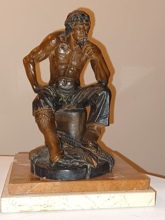 Figuras de Urregui nuevas negra y marrón