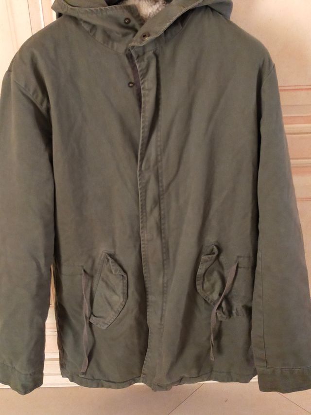 Parka unisex verde con pelliccia bianca