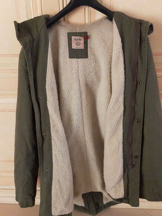 Parka unisex verde con pelliccia bianca