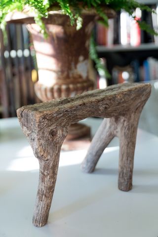 Antiguo pequeño tajo de ordeño de 1 pieza.