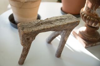 Antiguo pequeño tajo de ordeño de 1 pieza.