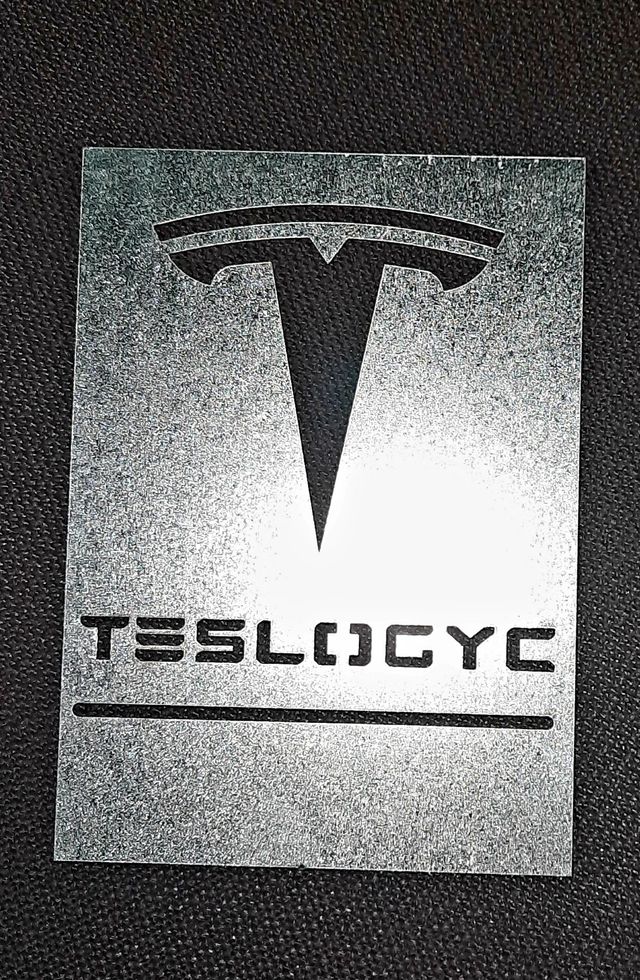 Fermarcate Design Tesla in Ferro Zincato