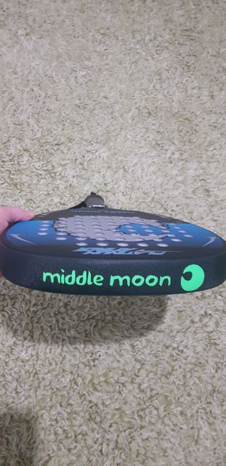 Pala padel Middle Moon Nueva