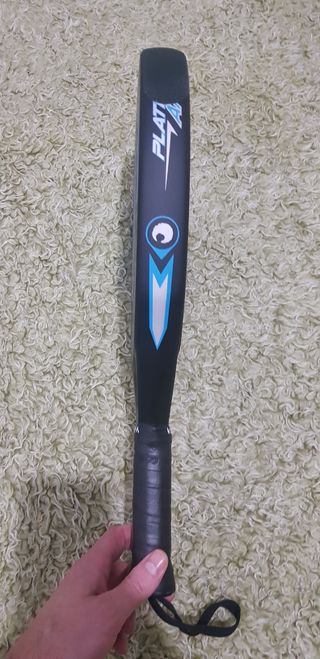 Pala padel Middle Moon Nueva