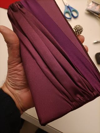 Borsetta da sera viola di raso 