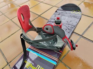 Tabla snowboard con fijaciones