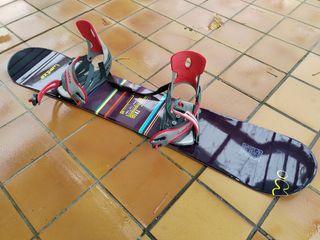 Tabla snowboard con fijaciones