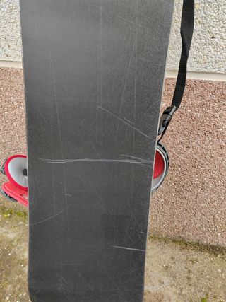 Tabla snowboard con fijaciones