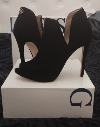 Botín tacón color negro