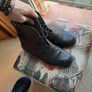 Botines dos diseños de piel negro 