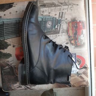 Botines dos diseños de piel negro 