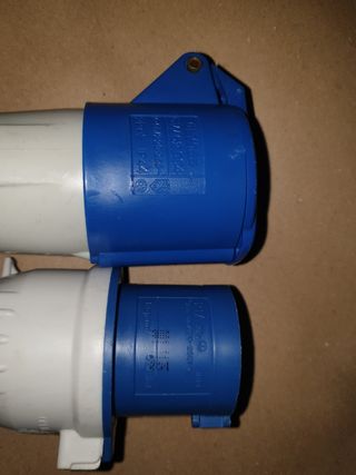Clavijas trifasicas