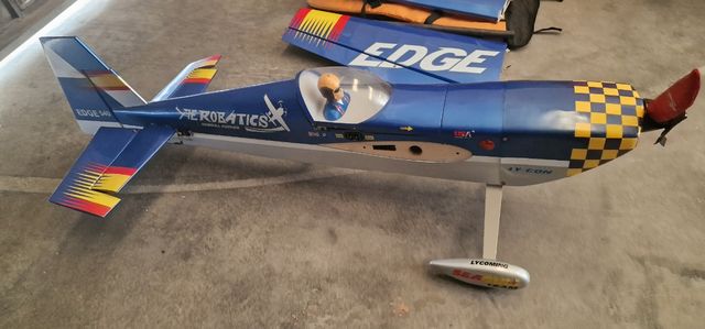 Avion rc Edge 540 montado