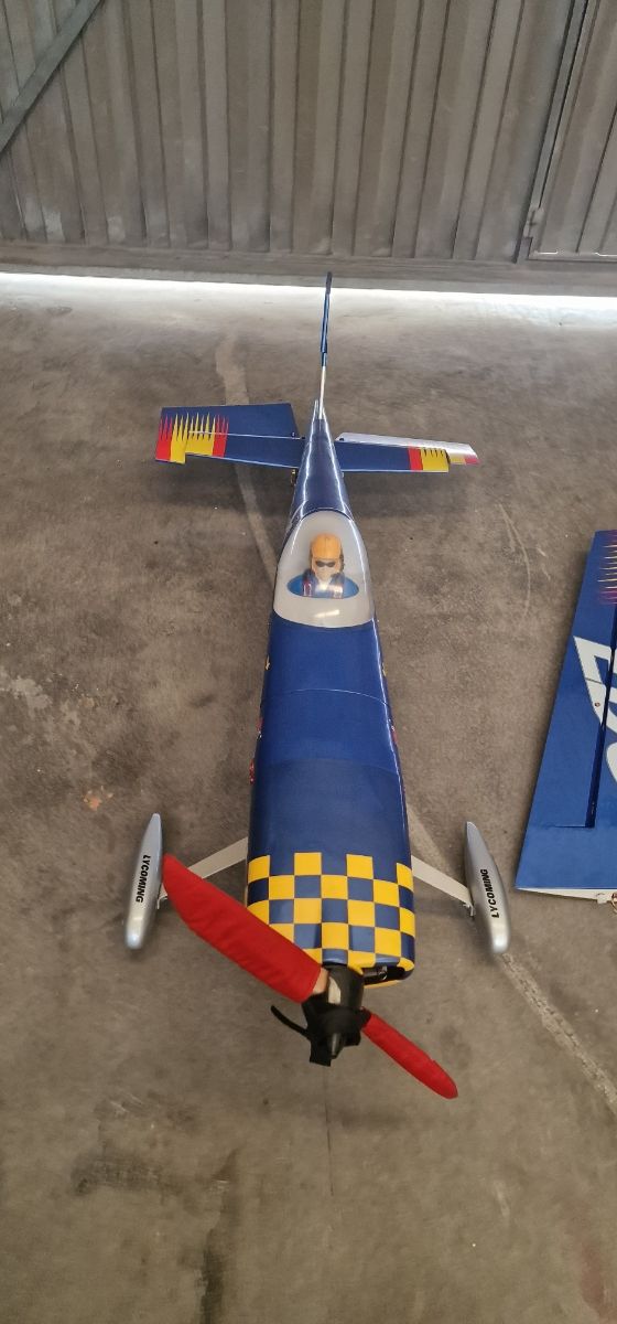 Avion rc Edge 540 montado