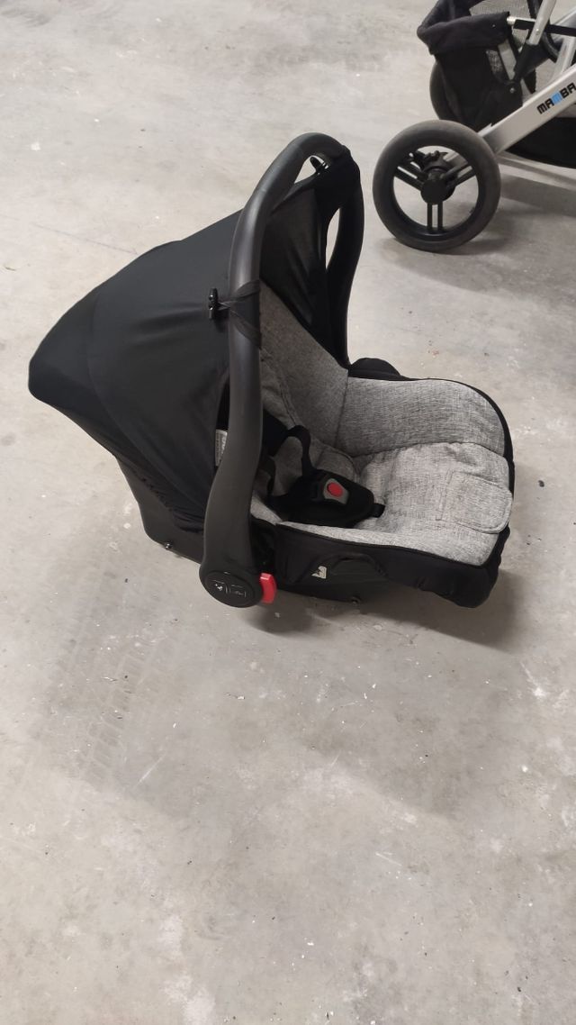Carrito de bebe tres piezas.