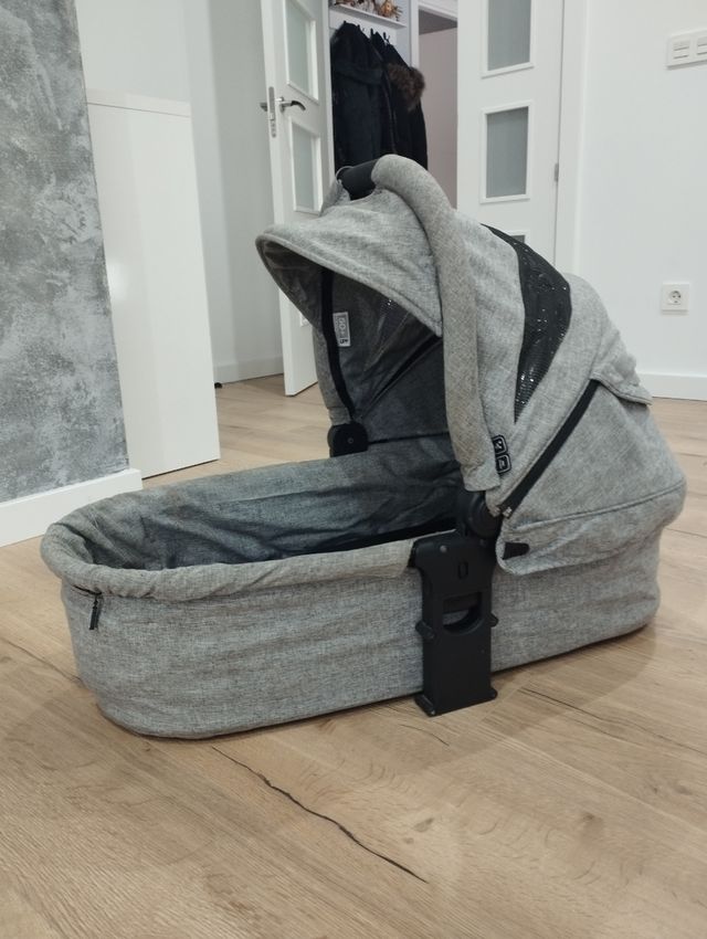 Carrito de bebe tres piezas.