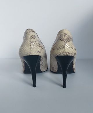 ZAPATOS TACON. PIEL SERPIENTE. T40