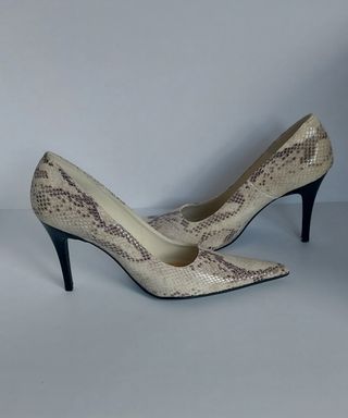 ZAPATOS TACON. PIEL SERPIENTE. T40