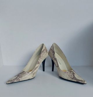 ZAPATOS TACON. PIEL SERPIENTE. T40