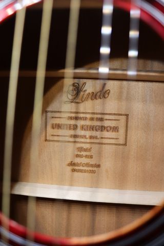 GUITARRA ELECTROACÚSTICA ROJA "LINDO G"