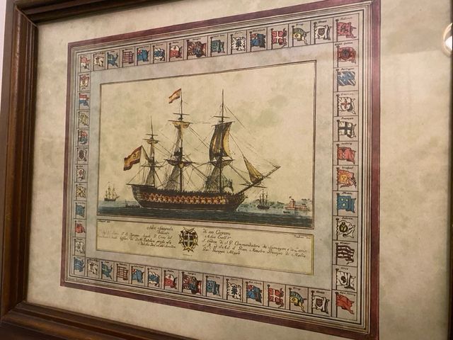 Coppia di cornici in legno con navi