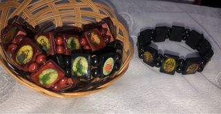 Pulsera madera elástica iconos religiosos