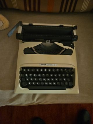 Maquina de escribir olivetti
