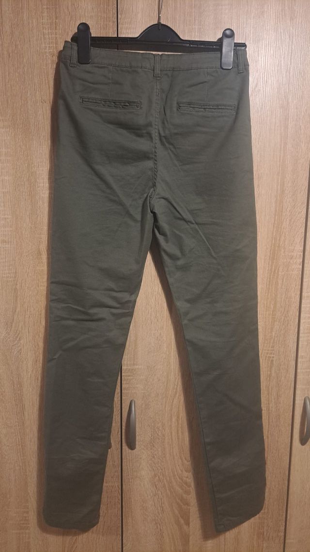 Pantalon verde lefties. Son un poco elásticos.