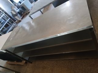 MESA DE ACERO INOXIDABLE CON 3 BALDAS 1,9M