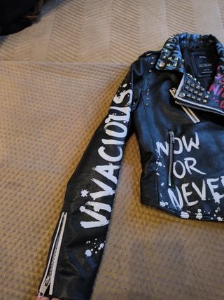 Cazadora efecto cuero