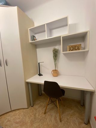 Cama abatible, Armario esquinero y Escritorio