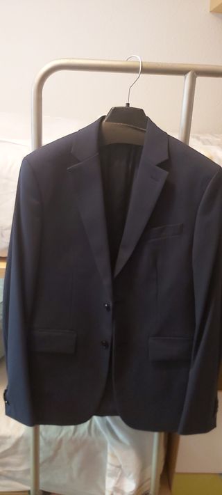 Traje para joven con camisa incluida