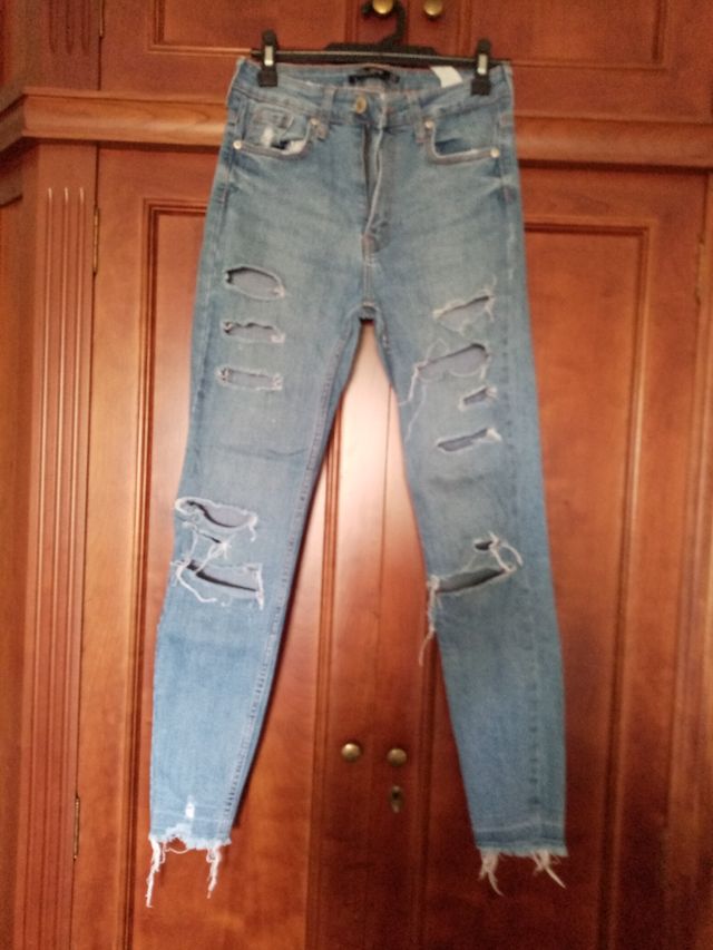 PANTALONES VAQUEROS DE BERSHKA