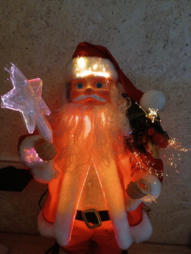 Babbo Natale con musica, luci e scatola