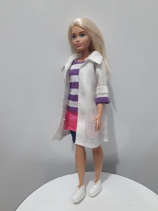 Barbie curvy cuidadora de animales