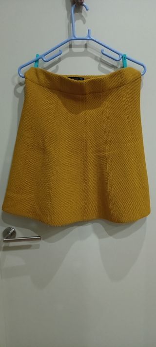 Falda corta Zara