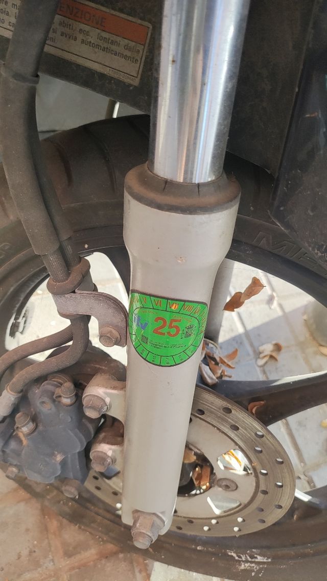 Moto Suzuki Sixteen 125