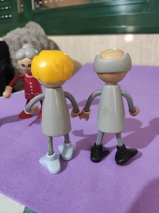 Lote 4  muñecos 9cm aprox  articulables