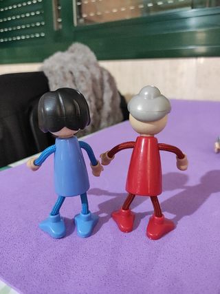 Lote 4  muñecos 9cm aprox  articulables