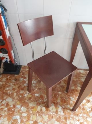 CONJUNTO MESA DE COCINA Y SILLAS