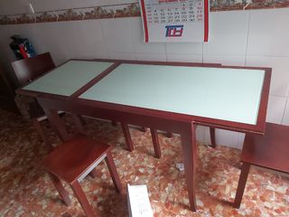 CONJUNTO MESA DE COCINA Y SILLAS