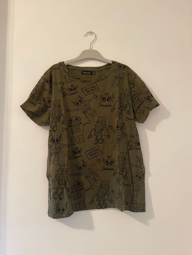 CAMISETA VERDE OSCURO CON ESTAMPADOS DE ROBOTS