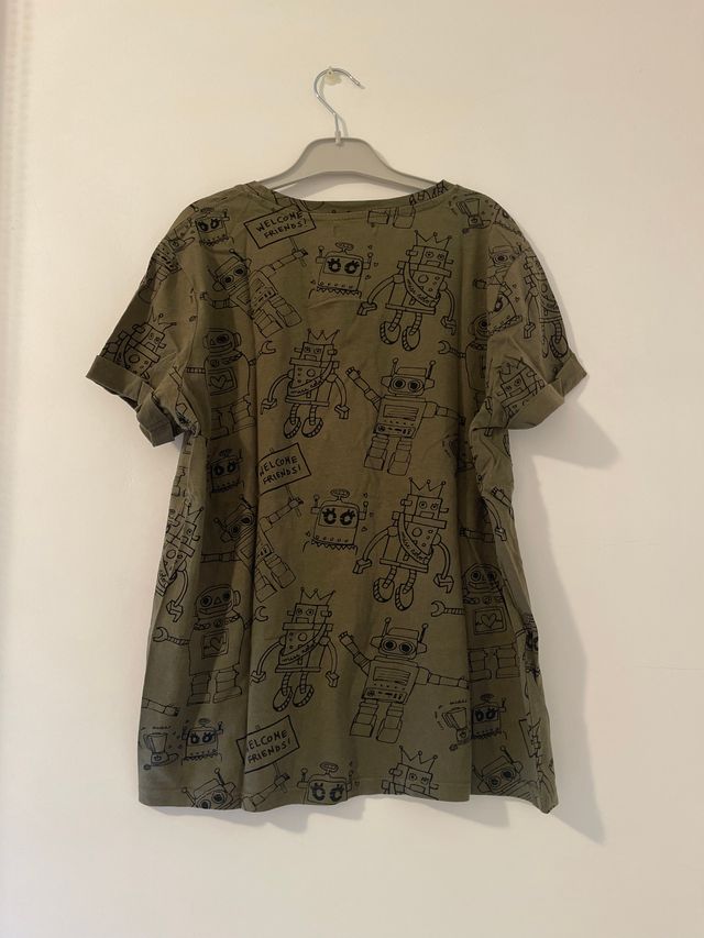CAMISETA VERDE OSCURO CON ESTAMPADOS DE ROBOTS